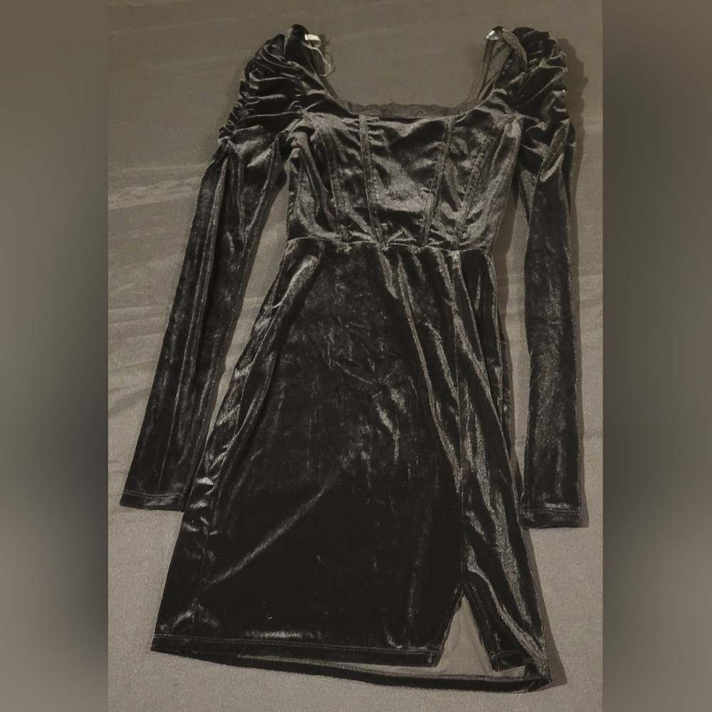SO Black Velvet Long Sleeve Dress